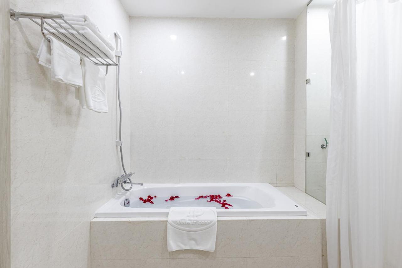 Anh Phát Resort Tinh Gia Esterno foto